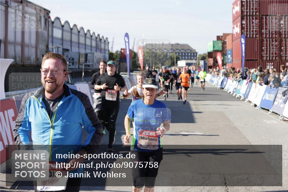 03.10.2025 - Köhlbrandbrückenlauf Jannik Wohlers http://msf.ph/oto/9075758 03.10.2025 13:16:36 Ziel 4036, 4146, 4235, 4314, 4408, 4586, 4813, 5104, 5570, 5630, 5694, 5815, 5983, 6208, 6353, 6377, 6812 meine-sportfotos.de