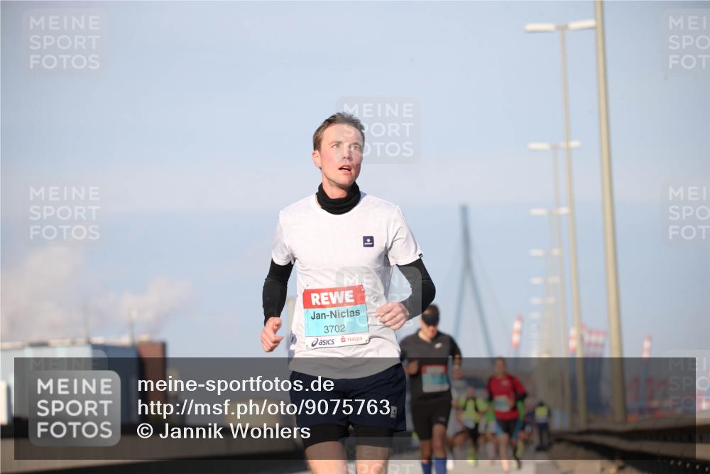 03.10.2025 - Köhlbrandbrückenlauf Jannik Wohlers http://msf.ph/oto/9075763 03.10.2025 09:42:22 Position 3 3702 meine-sportfotos.de