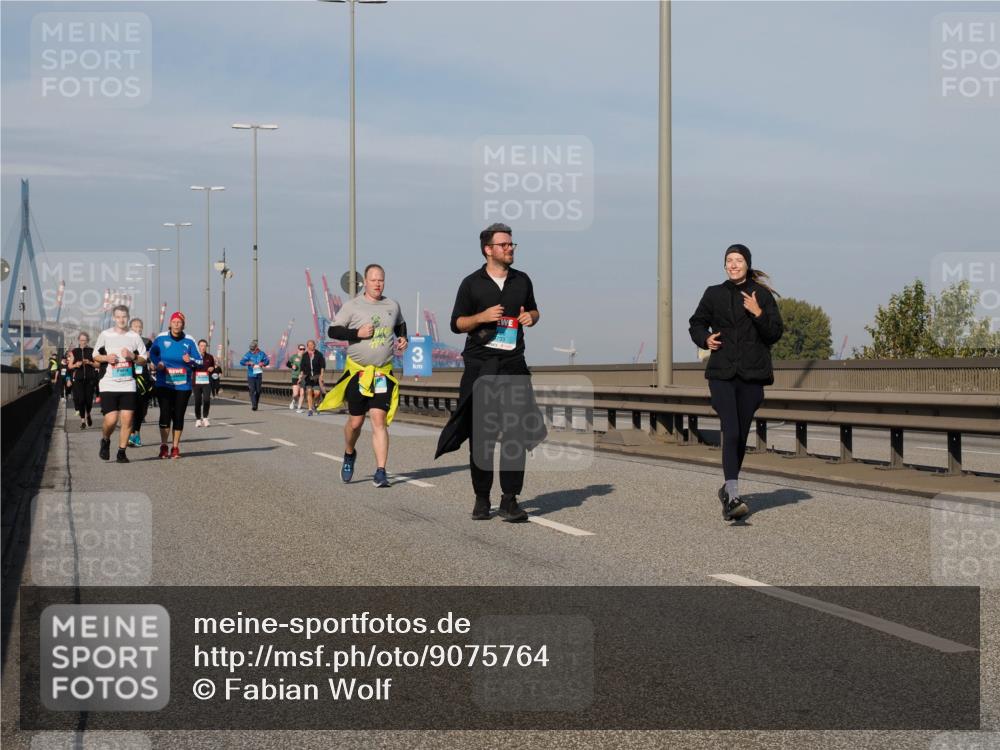 03.10.2025 - Köhlbrandbrückenlauf Fabian Wolf http://msf.ph/oto/9075764 03.10.2025 10:15:05 Position 3 3 meine-sportfotos.de