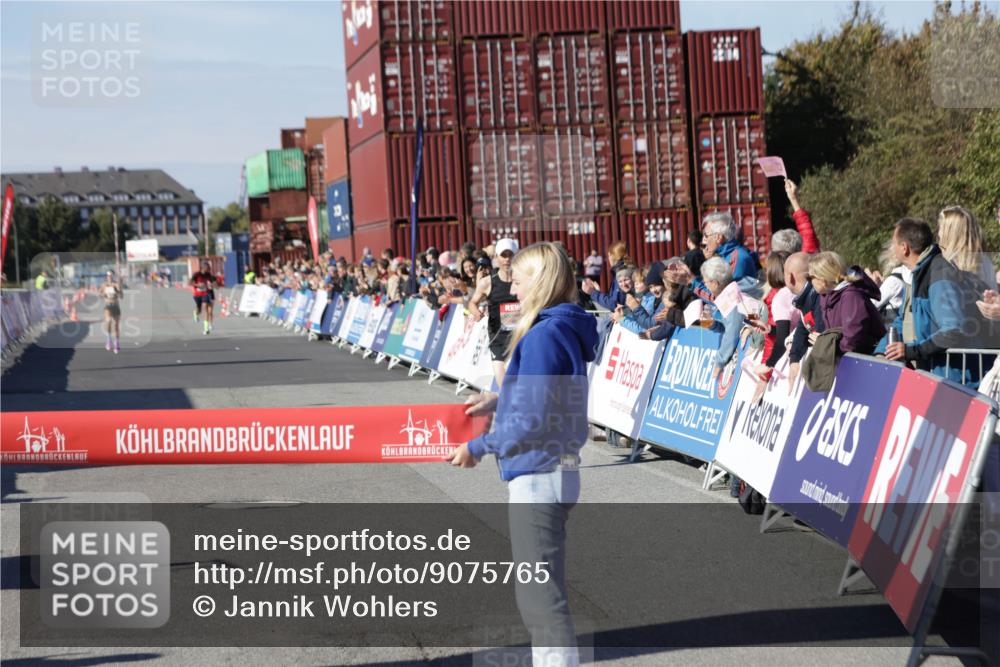 03.10.2025 - Köhlbrandbrückenlauf Jannik Wohlers http://msf.ph/oto/9075765 03.10.2025 12:46:42 Ziel 4027, 4033 meine-sportfotos.de