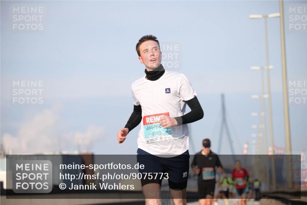 03.10.2025 - Köhlbrandbrückenlauf Jannik Wohlers http://msf.ph/oto/9075773 03.10.2025 09:42:22 Position 3 3702 meine-sportfotos.de