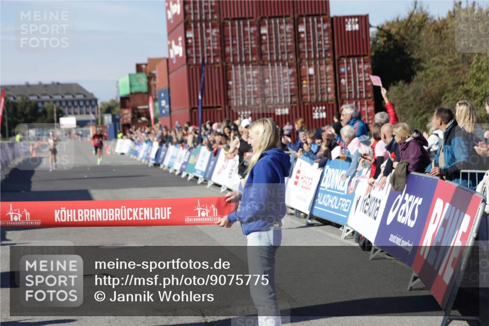 03.10.2025 - Köhlbrandbrückenlauf Jannik Wohlers http://msf.ph/oto/9075775 03.10.2025 12:46:42 Ziel 4027, 4033 meine-sportfotos.de