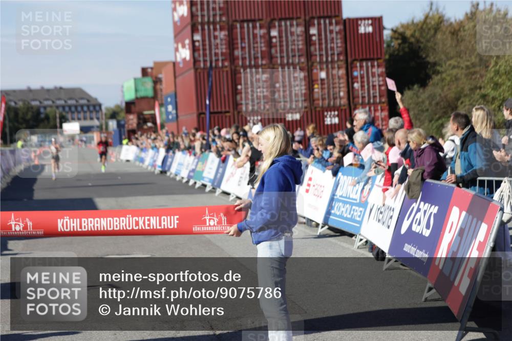 03.10.2025 - Köhlbrandbrückenlauf Jannik Wohlers http://msf.ph/oto/9075786 03.10.2025 12:46:42 Ziel 4027, 4033 meine-sportfotos.de