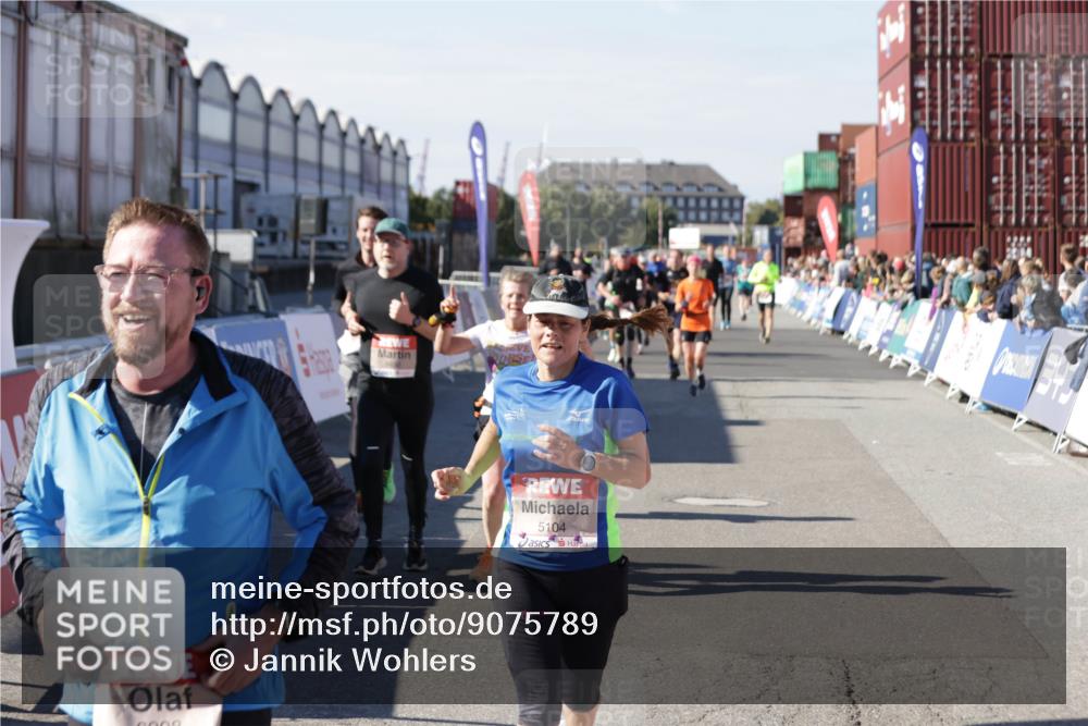03.10.2025 - Köhlbrandbrückenlauf Jannik Wohlers http://msf.ph/oto/9075789 03.10.2025 13:16:36 Ziel 4036, 4146, 4235, 4314, 4408, 4586, 4813, 5104, 5570, 5630, 5694, 5815, 5983, 6208, 6353, 6377, 6812 meine-sportfotos.de