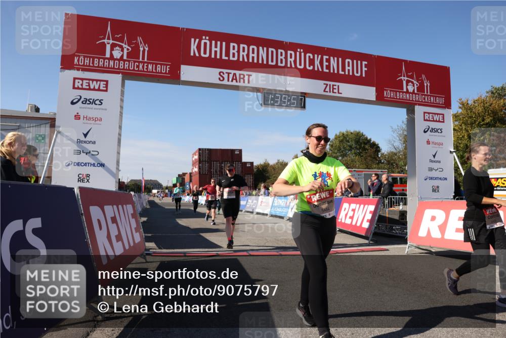 03.10.2025 - Köhlbrandbrückenlauf Lena Gebhardt http://msf.ph/oto/9075797 03.10.2025 13:39:58 Ziel 5264, 5484, 5487, 5565, 5566, 5831, 5832, 5835, 6399, 6400, 6401, 6403, 6522 meine-sportfotos.de