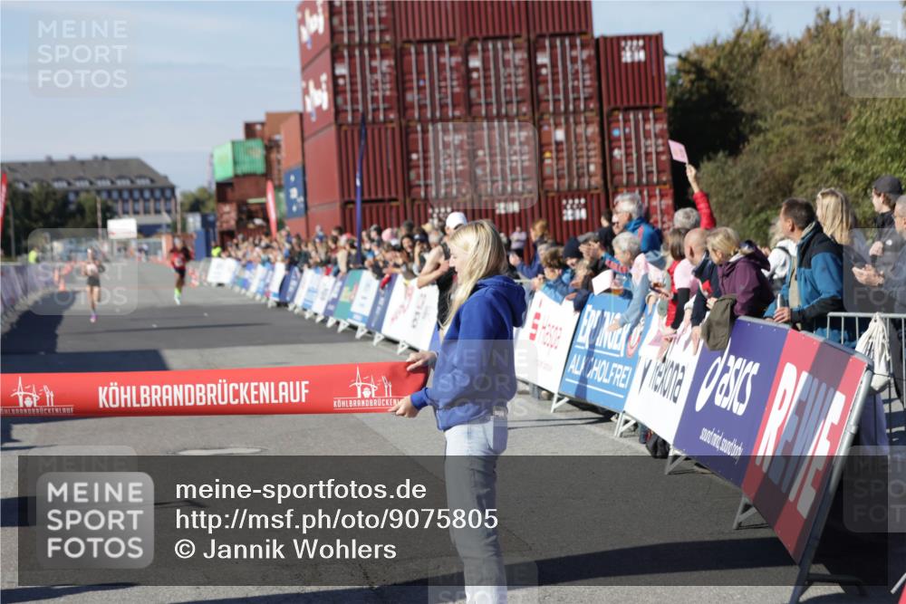 03.10.2025 - Köhlbrandbrückenlauf Jannik Wohlers http://msf.ph/oto/9075805 03.10.2025 12:46:42 Ziel 4027, 4033 meine-sportfotos.de