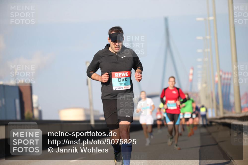 03.10.2025 - Köhlbrandbrückenlauf Jannik Wohlers http://msf.ph/oto/9075825 03.10.2025 09:42:24 Position 3 3288 meine-sportfotos.de