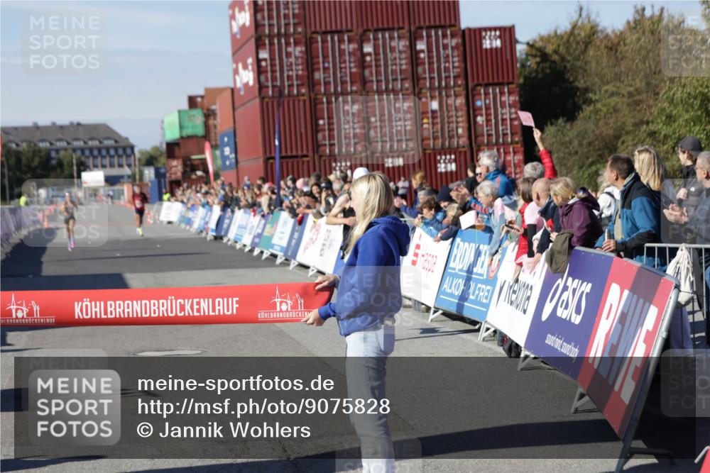 03.10.2025 - Köhlbrandbrückenlauf Jannik Wohlers http://msf.ph/oto/9075828 03.10.2025 12:46:42 Ziel 4027, 4033 meine-sportfotos.de