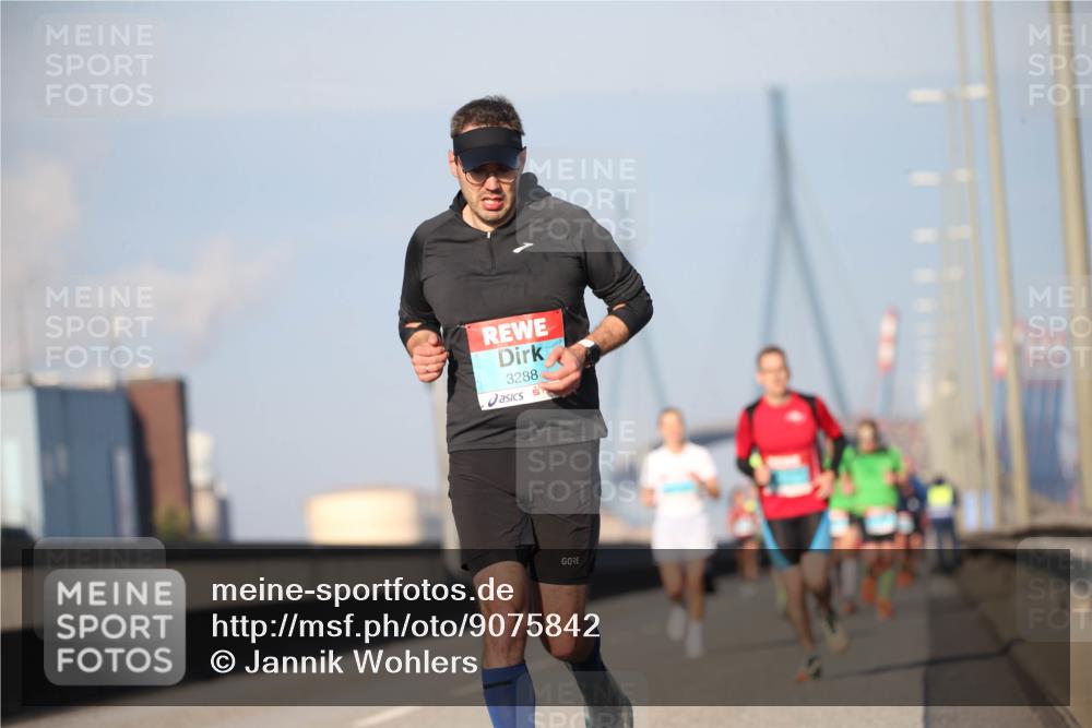 03.10.2025 - Köhlbrandbrückenlauf Jannik Wohlers http://msf.ph/oto/9075842 03.10.2025 09:42:25 Position 3 3288 meine-sportfotos.de