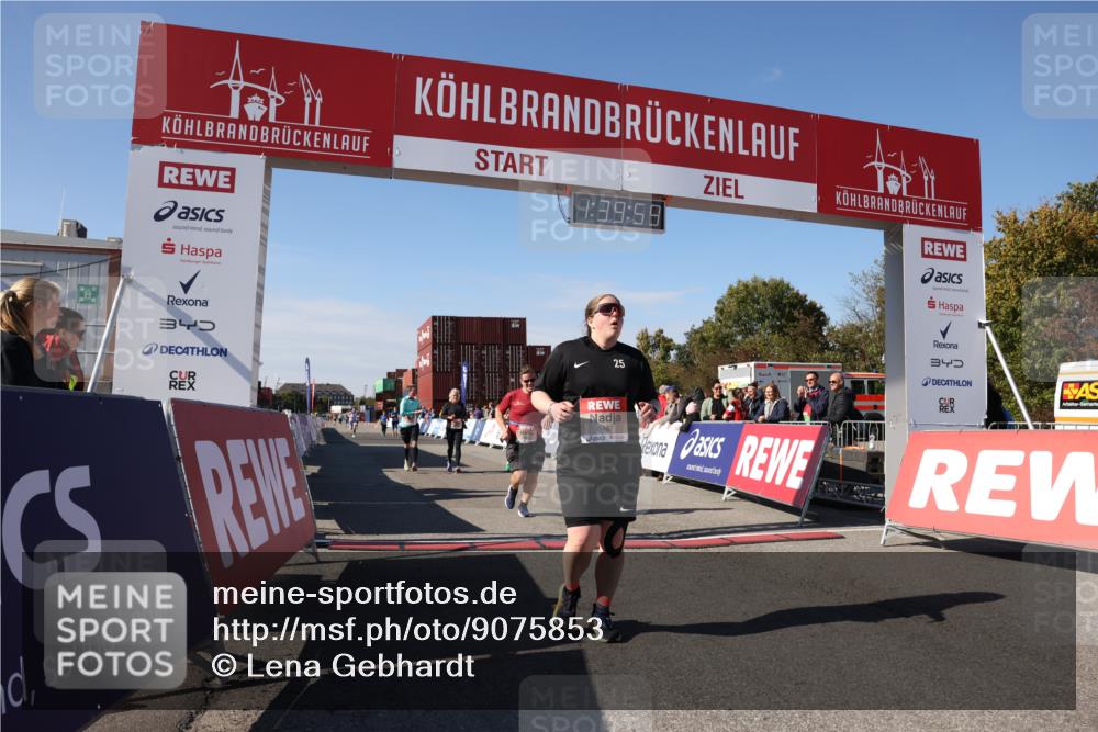 03.10.2025 - Köhlbrandbrückenlauf Lena Gebhardt http://msf.ph/oto/9075853 03.10.2025 13:39:59 Ziel 5264, 5484, 5487, 5565, 5566, 5831, 5832, 5835, 6399, 6400, 6401, 6403, 6522 meine-sportfotos.de