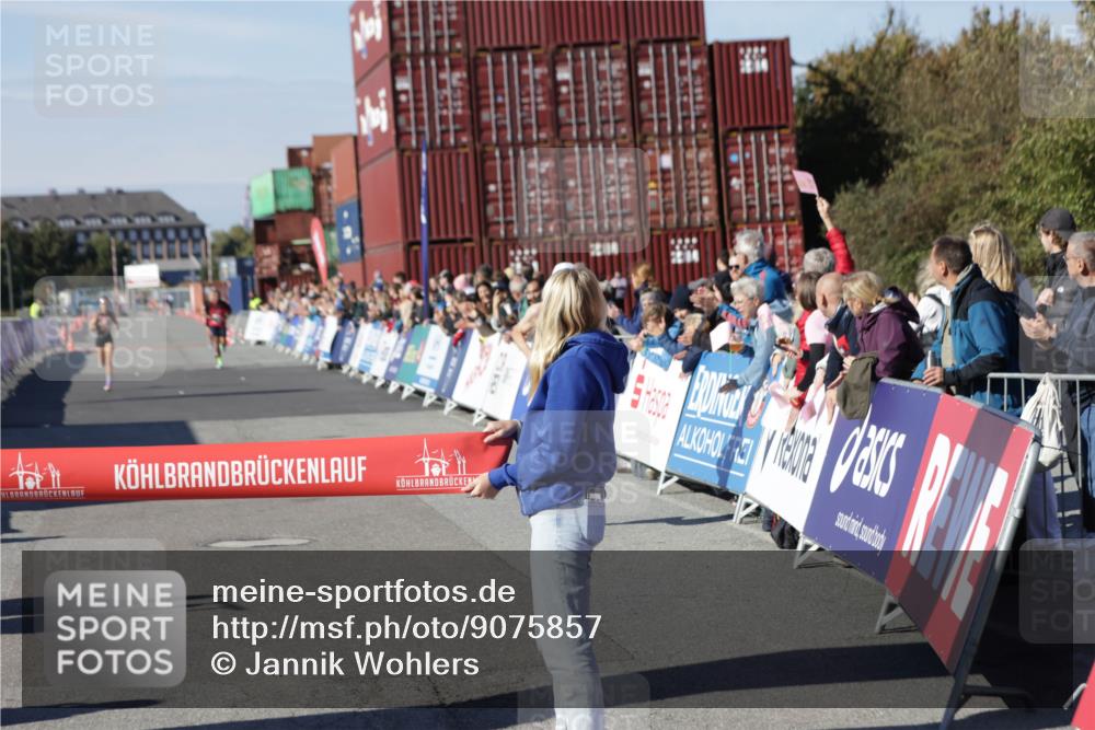 03.10.2025 - Köhlbrandbrückenlauf Jannik Wohlers http://msf.ph/oto/9075857 03.10.2025 12:46:42 Ziel 4027, 4033 meine-sportfotos.de
