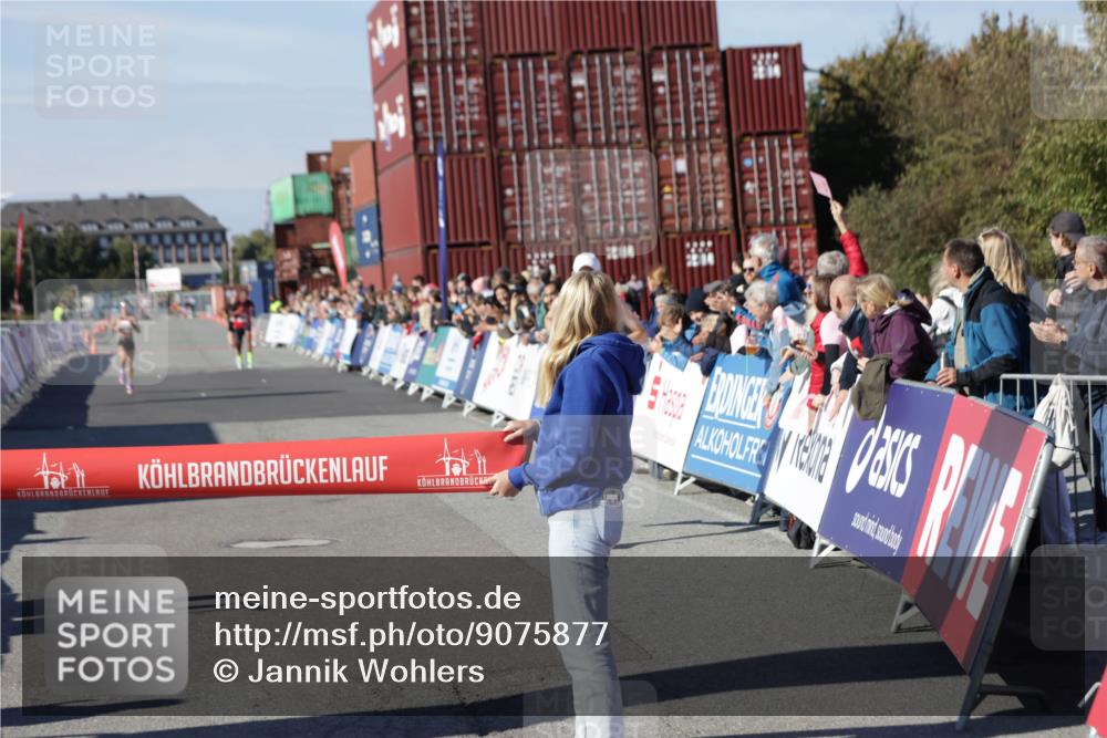 03.10.2025 - Köhlbrandbrückenlauf Jannik Wohlers http://msf.ph/oto/9075877 03.10.2025 12:46:42 Ziel 4027, 4033 meine-sportfotos.de
