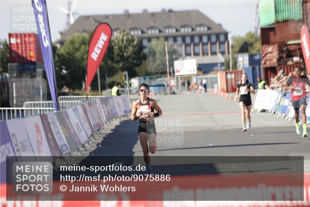 03.10.2025 - Köhlbrandbrückenlauf Jannik Wohlers http://msf.ph/oto/9075886 03.10.2025 12:46:45 Ziel 4027, 4033, 6740 meine-sportfotos.de