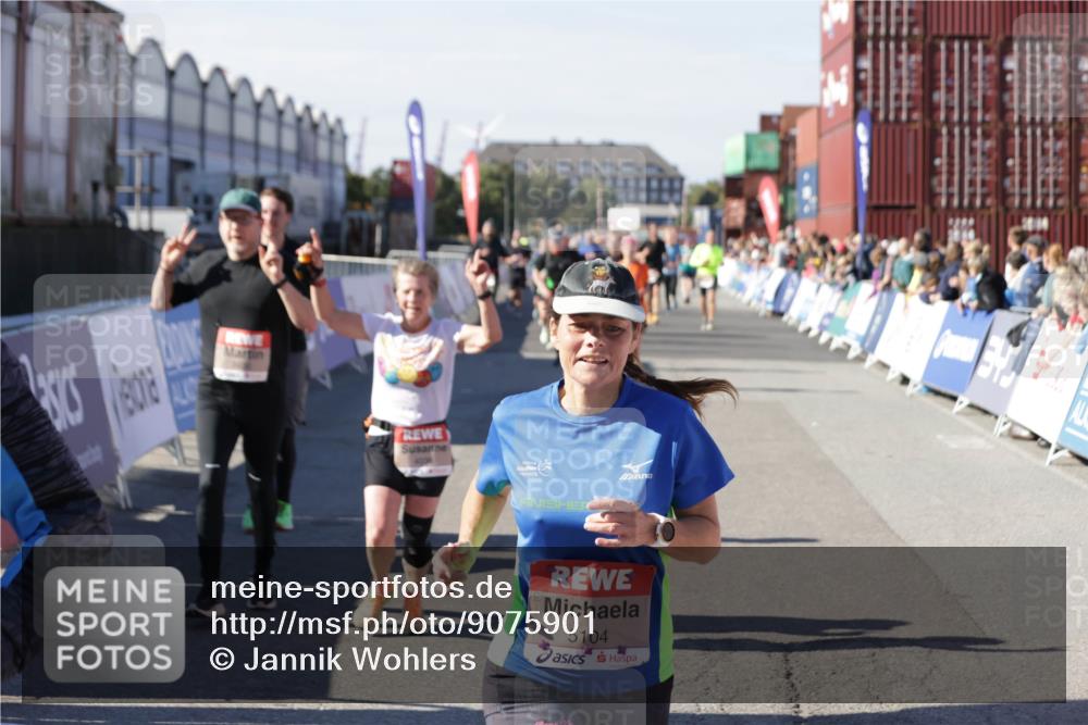 03.10.2025 - Köhlbrandbrückenlauf Jannik Wohlers http://msf.ph/oto/9075901 03.10.2025 13:16:36 Ziel 4036, 4146, 4235, 4314, 4408, 4586, 4813, 5104, 5570, 5630, 5694, 5815, 5983, 6208, 6353, 6377, 6812 meine-sportfotos.de