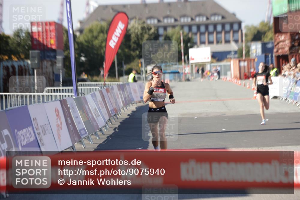 03.10.2025 - Köhlbrandbrückenlauf Jannik Wohlers http://msf.ph/oto/9075940 03.10.2025 12:46:46 Ziel 4027, 4033, 6740 meine-sportfotos.de