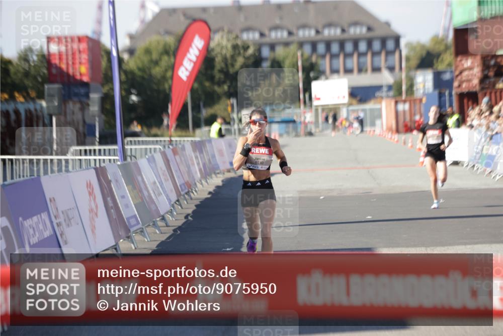 03.10.2025 - Köhlbrandbrückenlauf Jannik Wohlers http://msf.ph/oto/9075950 03.10.2025 12:46:46 Ziel 4027, 4033, 6740 meine-sportfotos.de