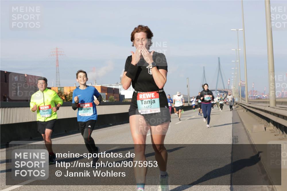 03.10.2025 - Köhlbrandbrückenlauf Jannik Wohlers http://msf.ph/oto/9075953 03.10.2025 09:51:42 Position 3 3198, 3497, 1412 meine-sportfotos.de
