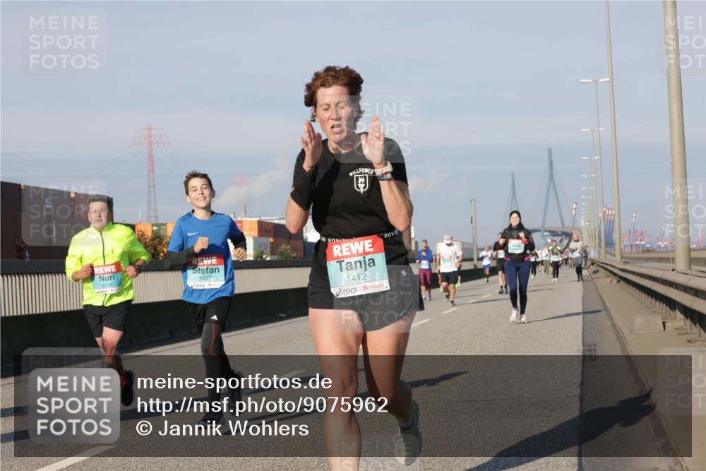 03.10.2025 - Köhlbrandbrückenlauf Jannik Wohlers http://msf.ph/oto/9075962 03.10.2025 09:51:42 Position 3 3198, 3497, 1412 meine-sportfotos.de