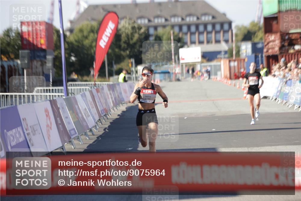 03.10.2025 - Köhlbrandbrückenlauf Jannik Wohlers http://msf.ph/oto/9075964 03.10.2025 12:46:46 Ziel 4027, 4033, 6740 meine-sportfotos.de