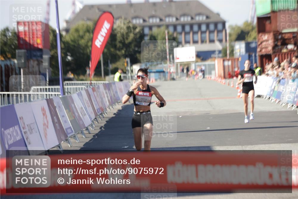 03.10.2025 - Köhlbrandbrückenlauf Jannik Wohlers http://msf.ph/oto/9075972 03.10.2025 12:46:46 Ziel 4027, 4033, 6740 meine-sportfotos.de