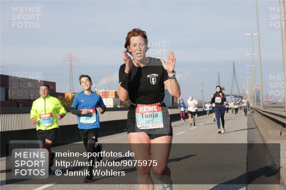 03.10.2025 - Köhlbrandbrückenlauf Jannik Wohlers http://msf.ph/oto/9075975 03.10.2025 09:51:42 Position 3 3198, 3497, 1412 meine-sportfotos.de