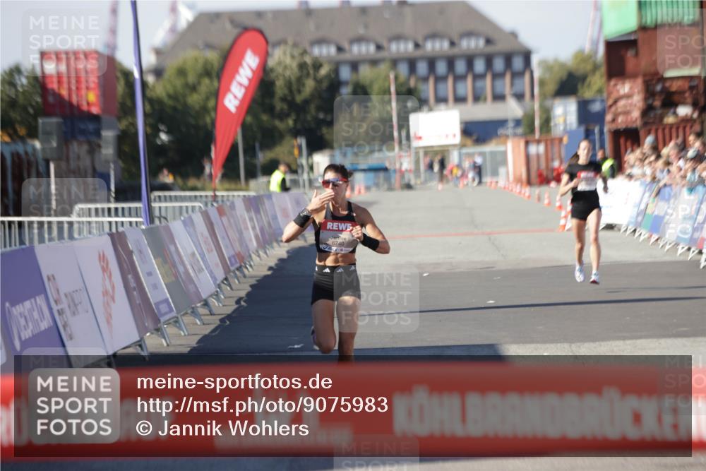03.10.2025 - Köhlbrandbrückenlauf Jannik Wohlers http://msf.ph/oto/9075983 03.10.2025 12:46:46 Ziel 4027, 4033, 6740 meine-sportfotos.de