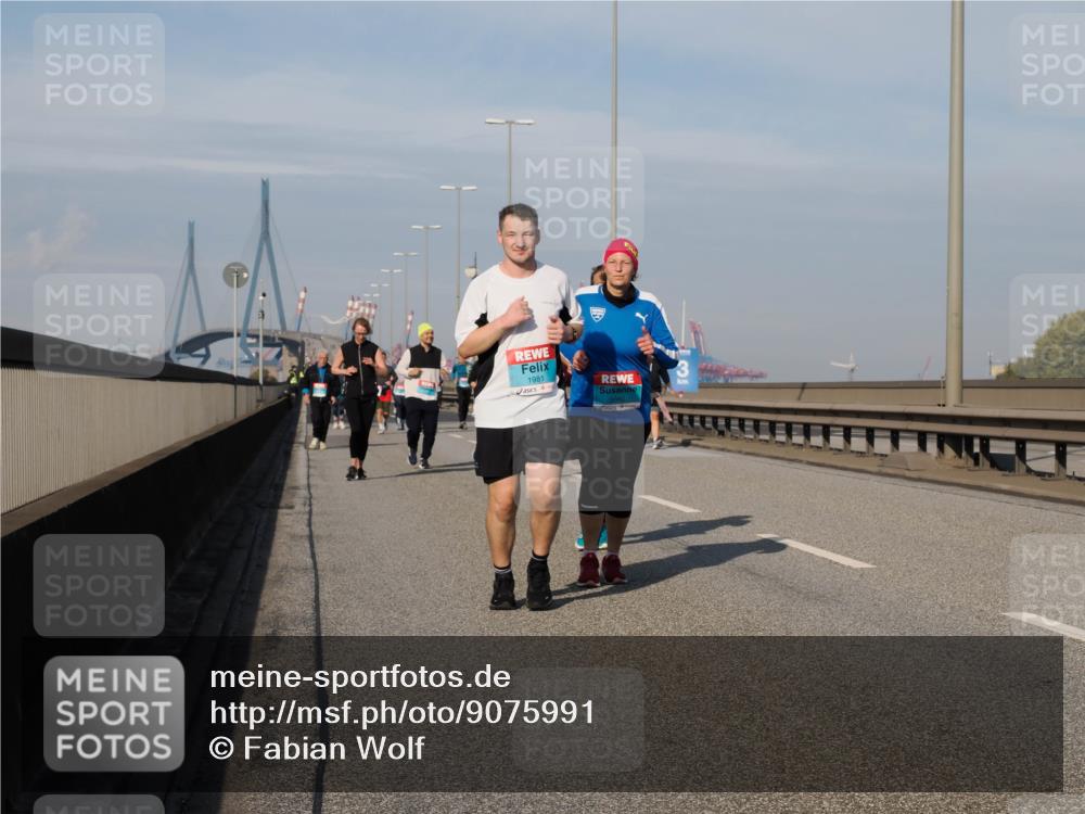 03.10.2025 - Köhlbrandbrückenlauf Fabian Wolf http://msf.ph/oto/9075991 03.10.2025 10:15:12 Position 3 1981, 3080 meine-sportfotos.de