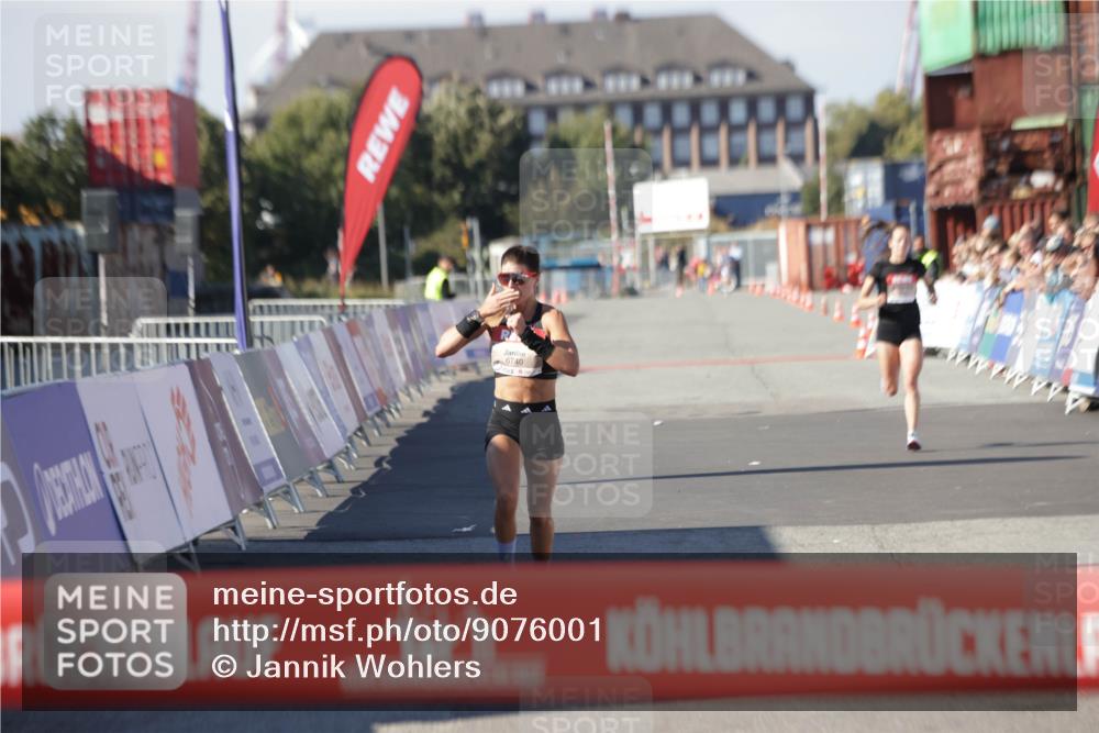 03.10.2025 - Köhlbrandbrückenlauf Jannik Wohlers http://msf.ph/oto/9076001 03.10.2025 12:46:46 Ziel 4027, 4033, 6740 meine-sportfotos.de