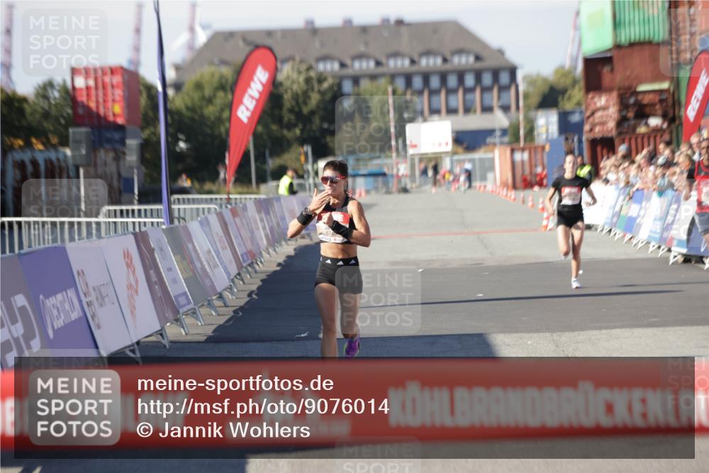 03.10.2025 - Köhlbrandbrückenlauf Jannik Wohlers http://msf.ph/oto/9076014 03.10.2025 12:46:46 Ziel 4027, 4033, 6740 meine-sportfotos.de