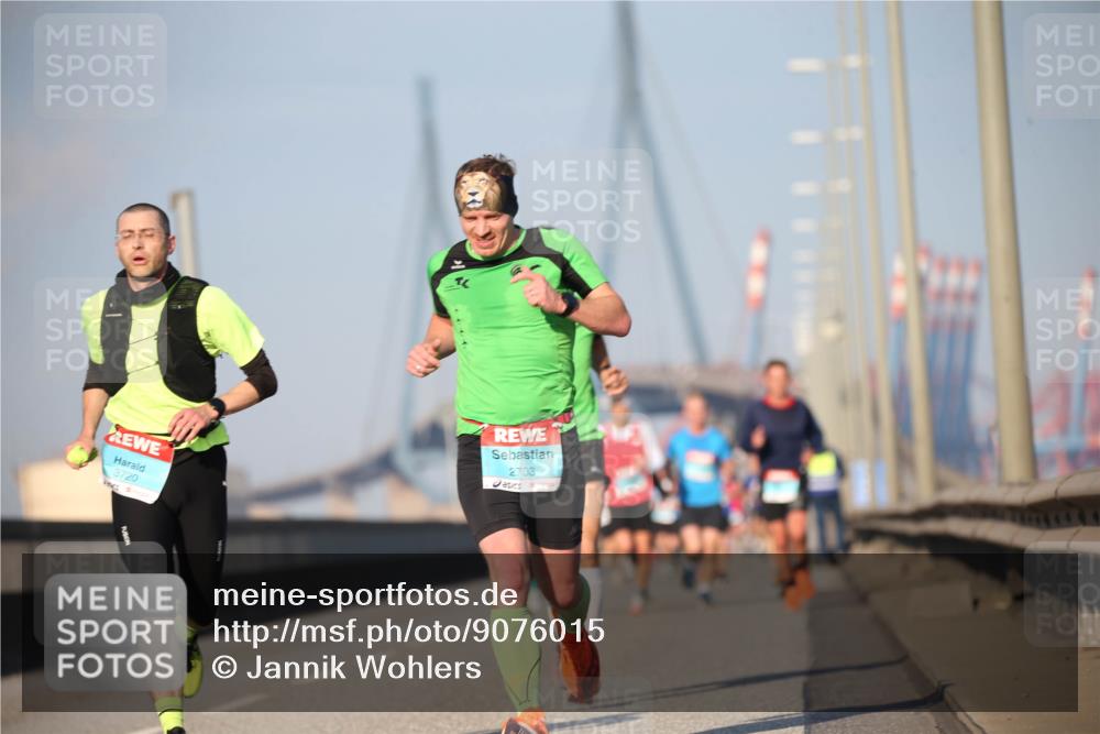 03.10.2025 - Köhlbrandbrückenlauf Jannik Wohlers http://msf.ph/oto/9076015 03.10.2025 09:42:33 Position 3 3720, 2703 meine-sportfotos.de