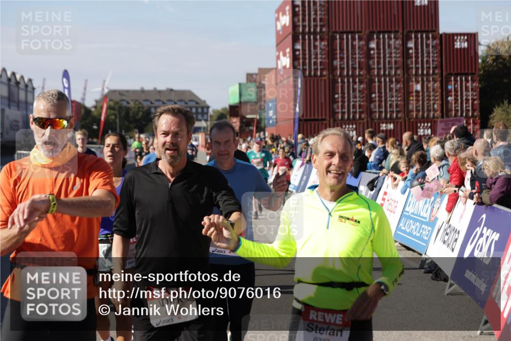 03.10.2025 - Köhlbrandbrückenlauf Jannik Wohlers http://msf.ph/oto/9076016 03.10.2025 13:16:50 Ziel 4168, 4330, 4356, 4359, 4431, 4551, 4605, 4813, 5028, 5053, 5099, 5166, 5302, 5385, 5386, 5453, 5467, 6286, 6299, 6340, 6343, 6620, 6658, 6697, 6746, 6785 meine-sportfotos.de