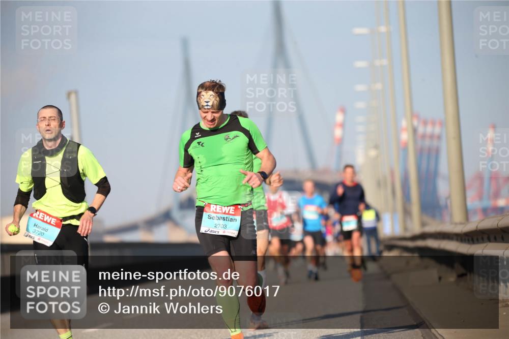 03.10.2025 - Köhlbrandbrückenlauf Jannik Wohlers http://msf.ph/oto/9076017 03.10.2025 09:42:33 Position 3 3720, 2703 meine-sportfotos.de