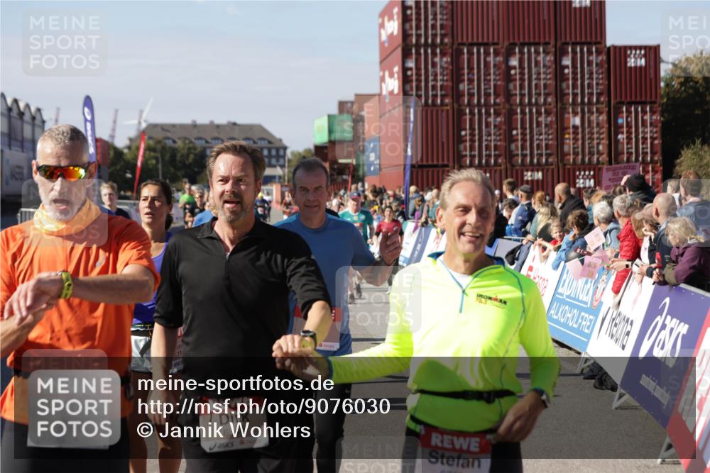 03.10.2025 - Köhlbrandbrückenlauf Jannik Wohlers http://msf.ph/oto/9076030 03.10.2025 13:16:50 Ziel 4168, 4330, 4356, 4359, 4431, 4551, 4605, 4813, 5028, 5053, 5099, 5166, 5302, 5385, 5386, 5453, 5467, 6286, 6299, 6340, 6343, 6620, 6658, 6697, 6746, 6785 meine-sportfotos.de