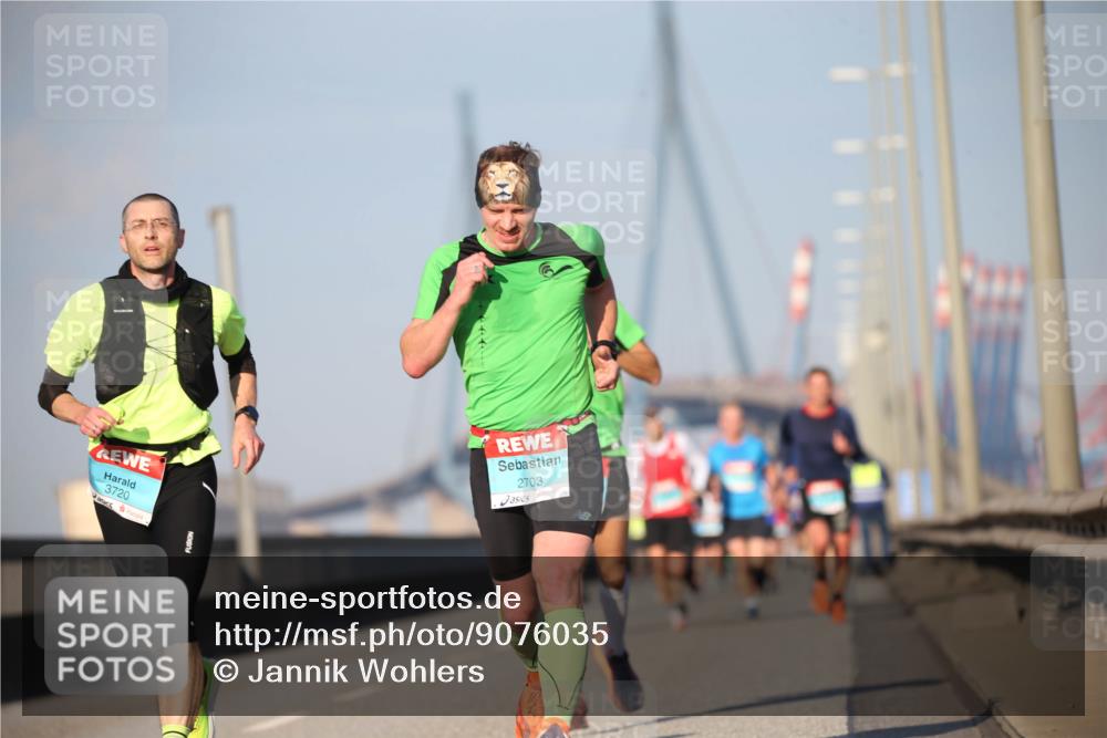 03.10.2025 - Köhlbrandbrückenlauf Jannik Wohlers http://msf.ph/oto/9076035 03.10.2025 09:42:34 Position 3 3720, 2703 meine-sportfotos.de