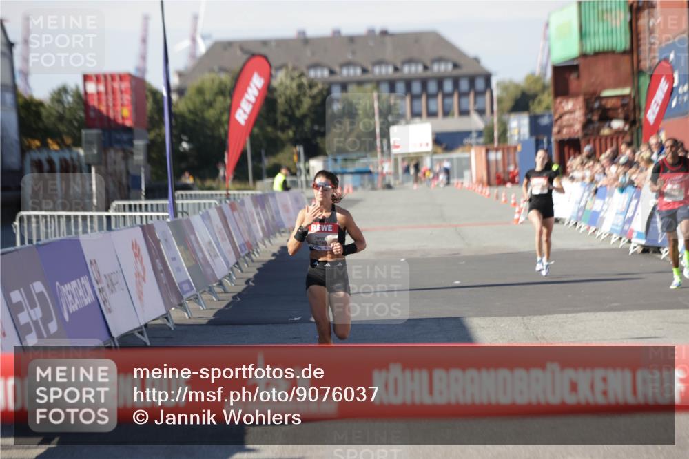03.10.2025 - Köhlbrandbrückenlauf Jannik Wohlers http://msf.ph/oto/9076037 03.10.2025 12:46:47 Ziel 4027, 4033, 6483, 6740 meine-sportfotos.de