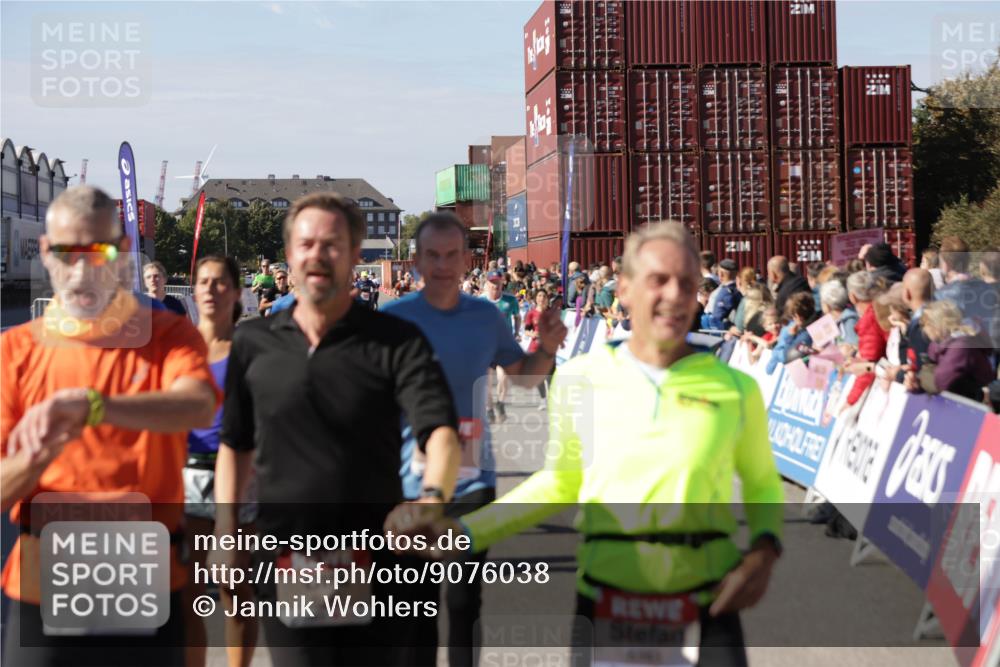 03.10.2025 - Köhlbrandbrückenlauf Jannik Wohlers http://msf.ph/oto/9076038 03.10.2025 13:16:50 Ziel 4168, 4330, 4356, 4359, 4431, 4551, 4605, 4813, 5028, 5053, 5099, 5166, 5302, 5385, 5386, 5453, 5467, 6286, 6299, 6340, 6343, 6620, 6658, 6697, 6746, 6785 meine-sportfotos.de