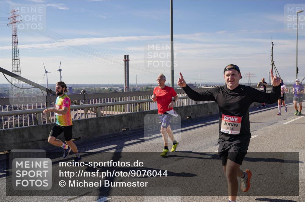 03.10.2025 - Köhlbrandbrückenlauf Michael Burmester http://msf.ph/oto/9076044 03.10.2025 12:41:11 Position 2 4268 meine-sportfotos.de