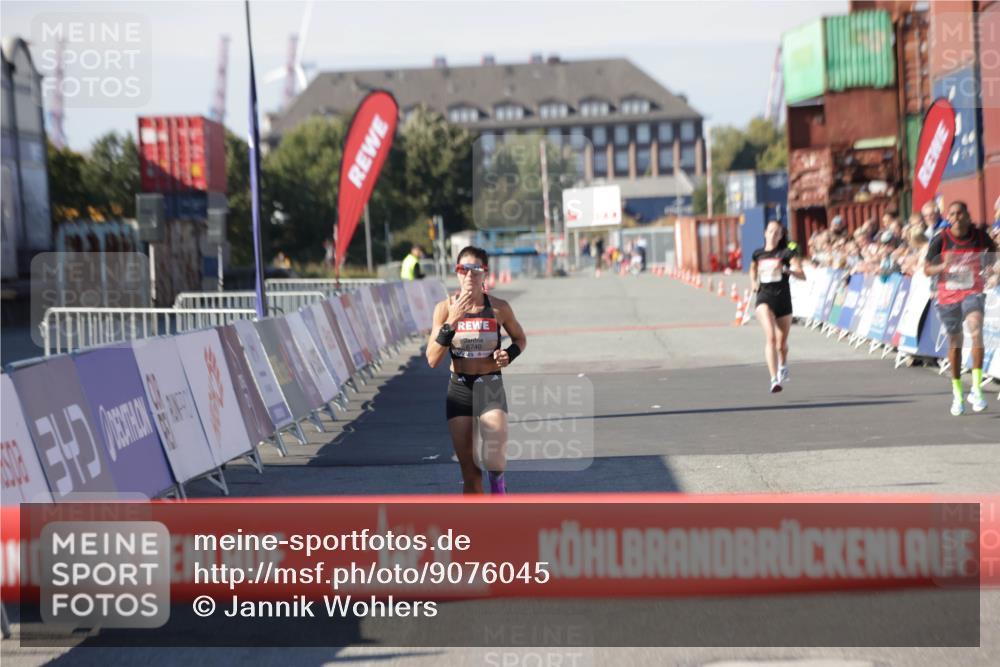 03.10.2025 - Köhlbrandbrückenlauf Jannik Wohlers http://msf.ph/oto/9076045 03.10.2025 12:46:47 Ziel 4027, 4033, 6483, 6740 meine-sportfotos.de