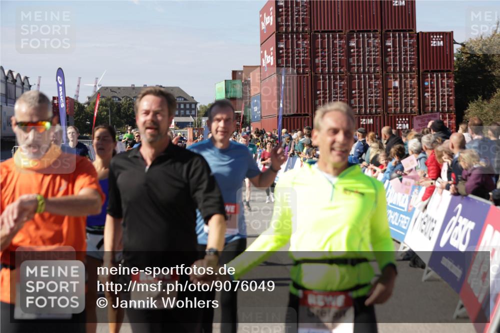 03.10.2025 - Köhlbrandbrückenlauf Jannik Wohlers http://msf.ph/oto/9076049 03.10.2025 13:16:50 Ziel 4168, 4330, 4356, 4359, 4431, 4551, 4605, 4813, 5028, 5053, 5099, 5166, 5302, 5385, 5386, 5453, 5467, 6286, 6299, 6340, 6343, 6620, 6658, 6697, 6746, 6785 meine-sportfotos.de