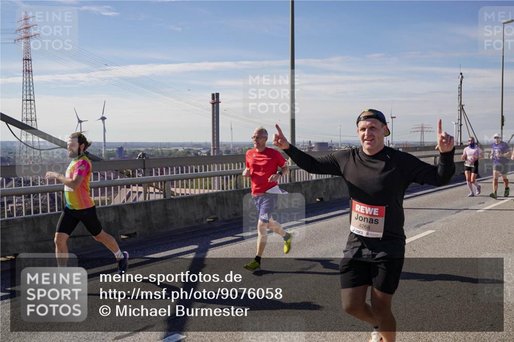 03.10.2025 - Köhlbrandbrückenlauf Michael Burmester http://msf.ph/oto/9076058 03.10.2025 12:41:11 Position 2 4268 meine-sportfotos.de