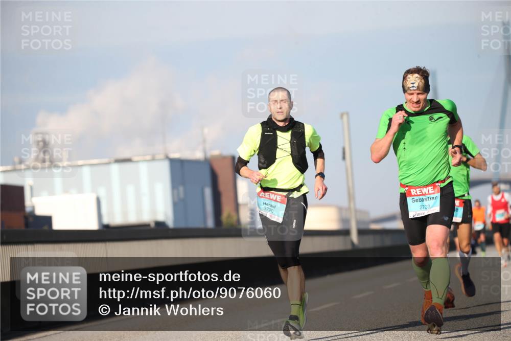03.10.2025 - Köhlbrandbrückenlauf Jannik Wohlers http://msf.ph/oto/9076060 03.10.2025 09:42:34 Position 3 3720, 2703 meine-sportfotos.de