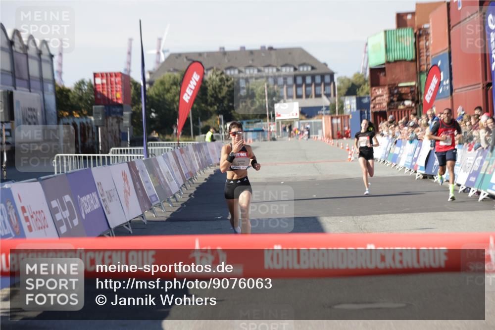 03.10.2025 - Köhlbrandbrückenlauf Jannik Wohlers http://msf.ph/oto/9076063 03.10.2025 12:46:47 Ziel 4027, 4033, 6483, 6740 meine-sportfotos.de