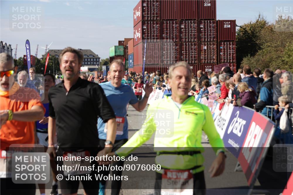 03.10.2025 - Köhlbrandbrückenlauf Jannik Wohlers http://msf.ph/oto/9076069 03.10.2025 13:16:50 Ziel 4168, 4330, 4356, 4359, 4431, 4551, 4605, 4813, 5028, 5053, 5099, 5166, 5302, 5385, 5386, 5453, 5467, 6286, 6299, 6340, 6343, 6620, 6658, 6697, 6746, 6785 meine-sportfotos.de