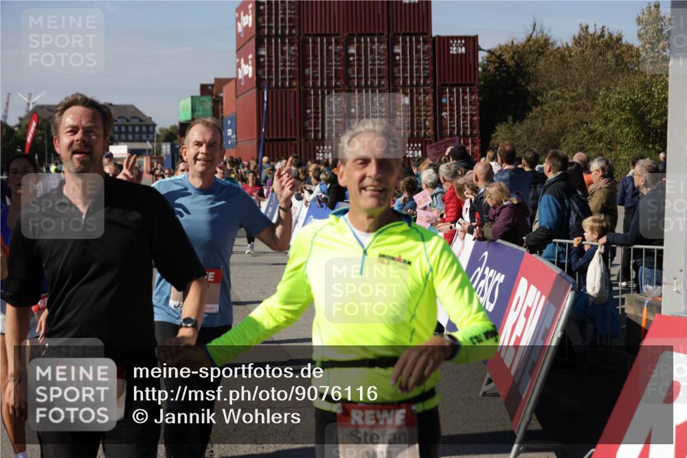 03.10.2025 - Köhlbrandbrückenlauf Jannik Wohlers http://msf.ph/oto/9076116 03.10.2025 13:16:50 Ziel 4168, 4330, 4356, 4359, 4431, 4551, 4605, 4813, 5028, 5053, 5099, 5166, 5302, 5385, 5386, 5453, 5467, 6286, 6299, 6340, 6343, 6620, 6658, 6697, 6746, 6785 meine-sportfotos.de