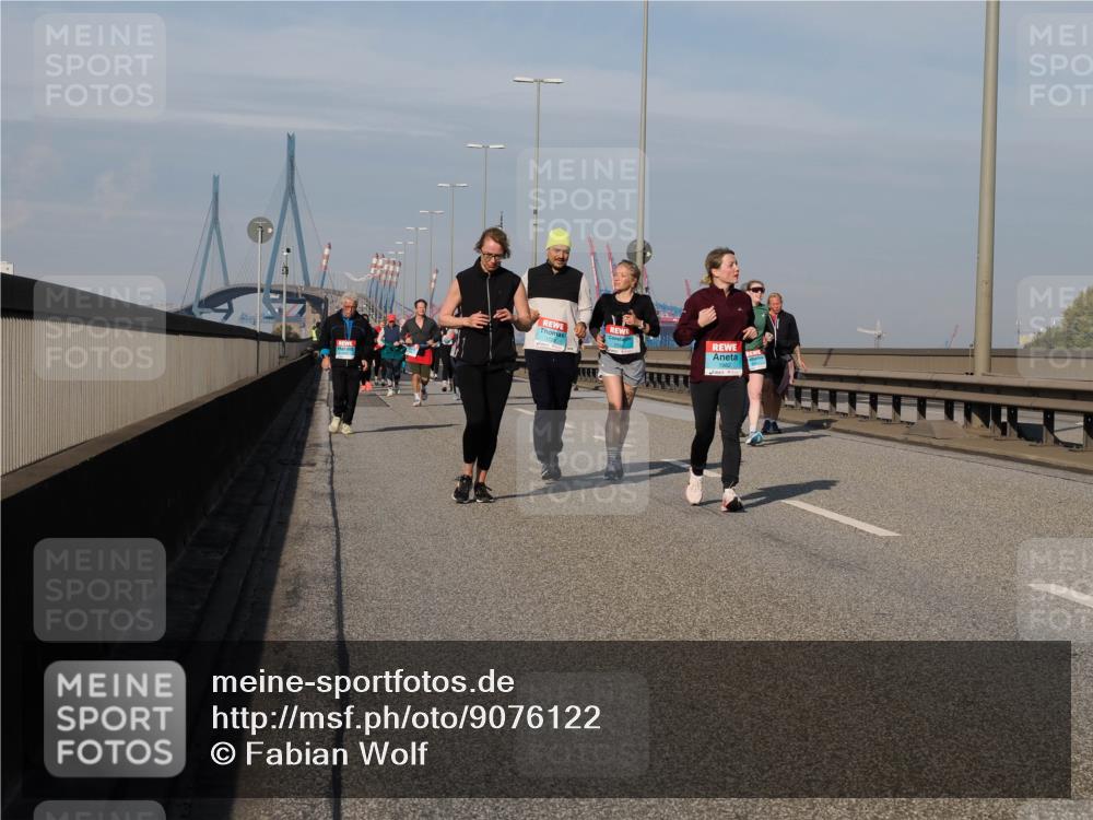 03.10.2025 - Köhlbrandbrückenlauf Fabian Wolf http://msf.ph/oto/9076122 03.10.2025 10:15:17 Position 3 1982 meine-sportfotos.de