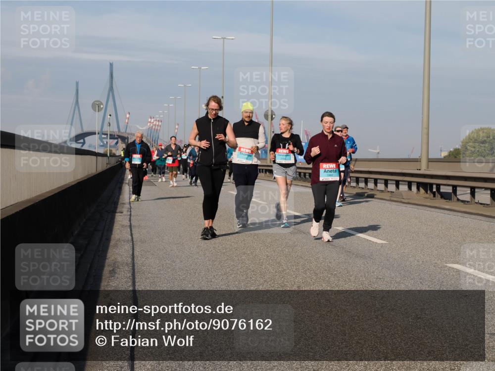 03.10.2025 - Köhlbrandbrückenlauf Fabian Wolf http://msf.ph/oto/9076162 03.10.2025 10:15:18 Position 3 1982 meine-sportfotos.de