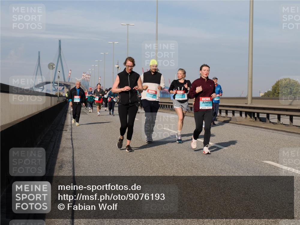 03.10.2025 - Köhlbrandbrückenlauf Fabian Wolf http://msf.ph/oto/9076193 03.10.2025 10:15:18 Position 3 1729, 1982 meine-sportfotos.de