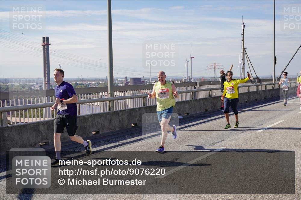 03.10.2025 - Köhlbrandbrückenlauf Michael Burmester http://msf.ph/oto/9076220 03.10.2025 12:41:18 Position 2 6447 meine-sportfotos.de