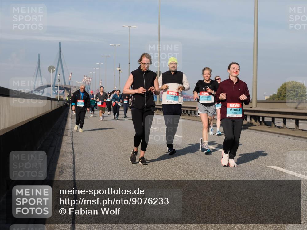 03.10.2025 - Köhlbrandbrückenlauf Fabian Wolf http://msf.ph/oto/9076233 03.10.2025 10:15:19 Position 3 1729, 2558, 1982 meine-sportfotos.de