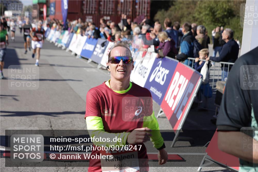 03.10.2025 - Köhlbrandbrückenlauf Jannik Wohlers http://msf.ph/oto/9076247 03.10.2025 13:16:59 Ziel 4168, 4331, 4359, 4605, 4861, 4978, 4982, 5033, 5053, 5087, 5099, 5100, 5166, 5302, 5385, 5386, 5453, 5467, 5840, 6286, 6474, 6623, 6626, 6658, 6697, 6785 meine-sportfotos.de